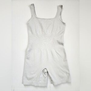 Seamless Short Textured Whiye Rib Sleevless Snatched Waist Structured, sz Medium